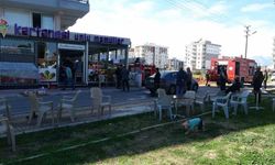 Antalya’da bina altındaki pastanenin deposu alev alev yandı