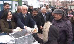 Kamil Saraçoğlu’ndan binlerce vatandaşa balık-ekmek ikramı