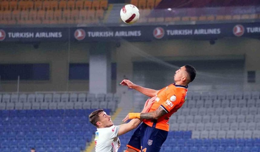 Trendyol Süper Lig: Başakşehir: 0 - Antalyaspor: 0 (İlk yarı)